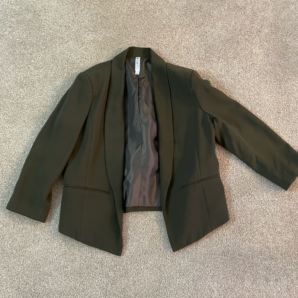 Women’s cropped Green Blazer